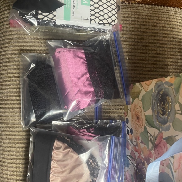 Luxurious Lingerie Pyjamas Silk and Lace! - Picture 3 of 4